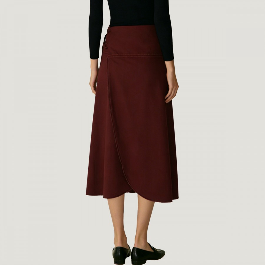 Solid color A-line casual skirt with button decoration